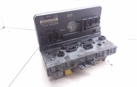 Mercedes-Benz Vito Viano W639 Fuse module 6399000800 404435
