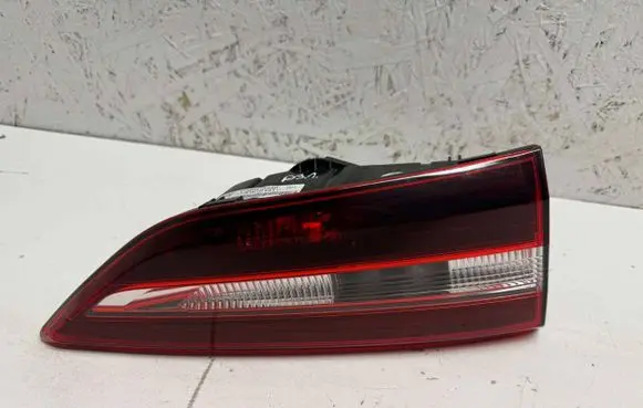 Opel Grandland X Rear/tail lights YP00016580 81670101
