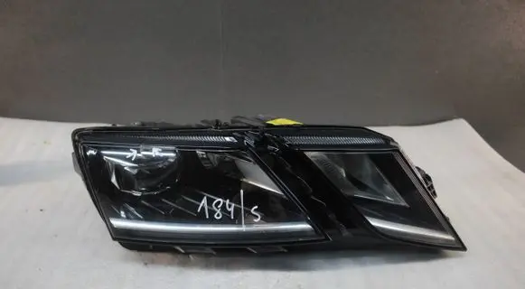Skoda Octavia Mk3 (5E) Headlight/headlamp 030110423200 5E1941016D LE15A6369