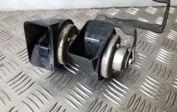 Audi A3 S3 A3 Sportback 8P Horn signal 8P0951223C 8P0951221C
