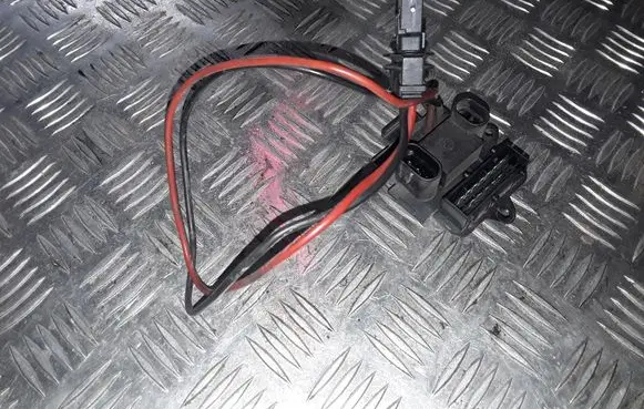 Renault Trafic II (X83) Heater blower motor/fan resistor 658146M