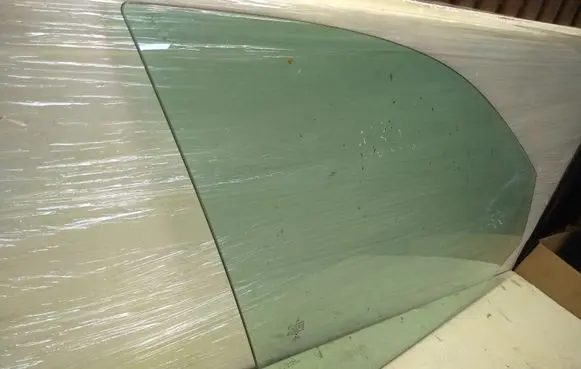 Mercedes-Benz E W212 Front door window glass four-door 43R00050