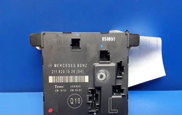 Mercedes-Benz E W211 Door control unit/module 2118201526