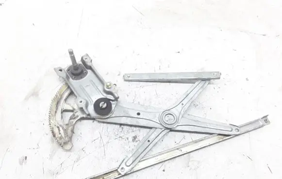 Rear door manual window regulator