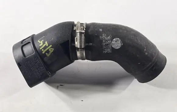 Audi A1 Turbo air intake inlet pipe/hose 04L145762