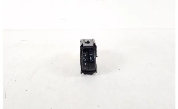 Toyota Yaris Light switch 84152-52010