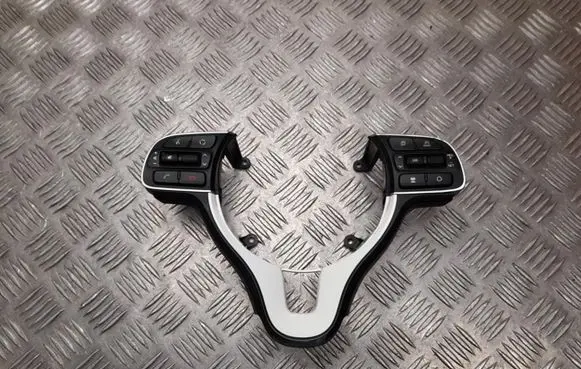Steering wheel buttons/switches