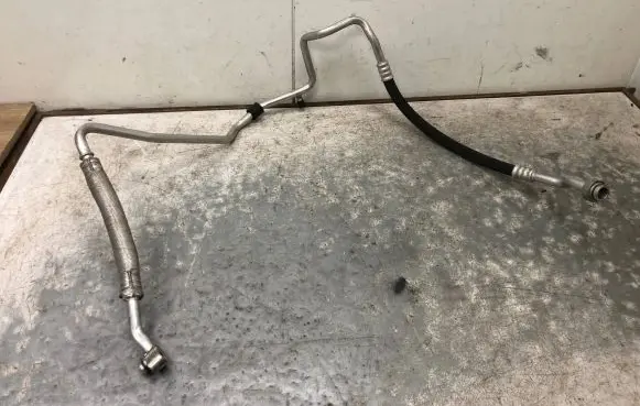 Audi Q3 8U Air conditioning (A/C) pipe/hose 8U0820743D