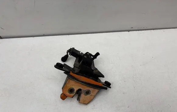 Tailgate/trunk/boot lock/catch/latch