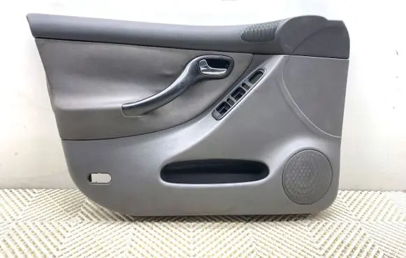 Seat Leon (1M) Front door card panel trim 1M0867011