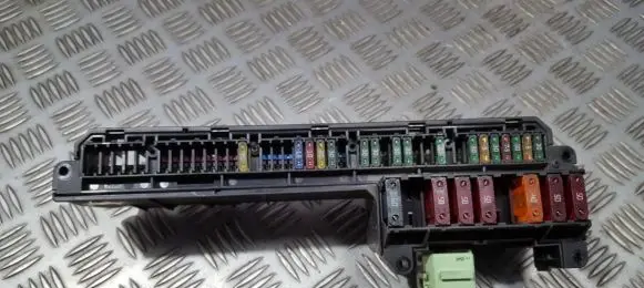 BMW 5 E60 E61 Fuse box set 25613290