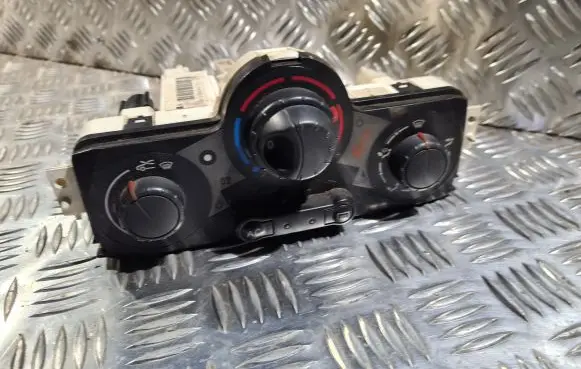 Renault Megane II Interior fan control switch 