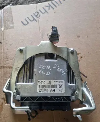 Toyota Corolla Verso E121 Engine control unit/module 8966102490 4079180503 0281011733