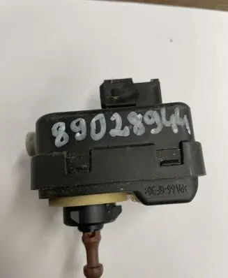 Nissan Note (E11) Headlight level adjustment motor 89028944