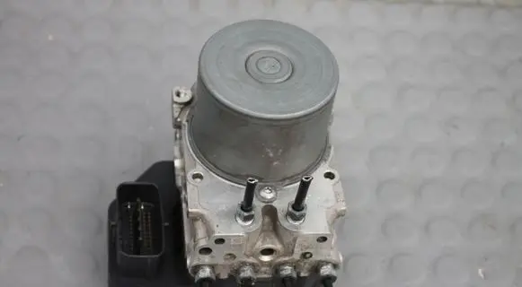 Toyota RAV 4 (XA40) ABS Pump 133000
