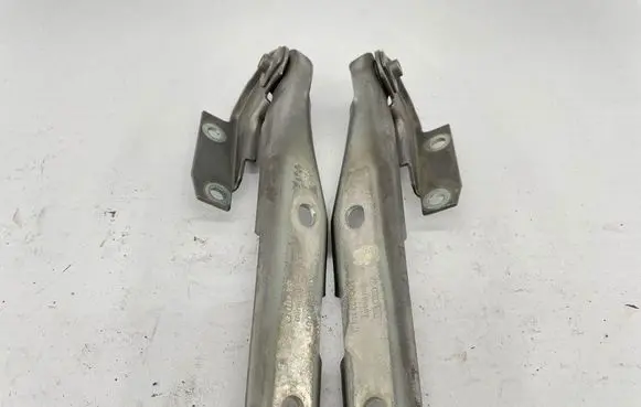 Audi A6 S6 C5 4B Engine bonnet/hood hinges 4B0823302D 4B0823301D