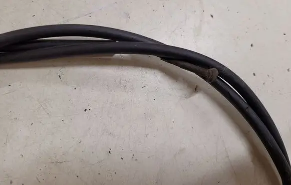 Opel Zafira A Engine bonnet (hood) release handle
