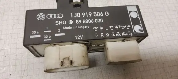 Volkswagen Golf IV Coolant fan relay 1J0919506G 898886000
