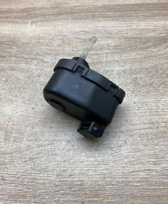 Audi 80 90 S2 B4 Headlight level adjustment motor 8A0941295 0307851346