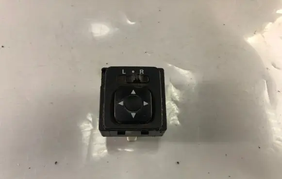 Mitsubishi Pajero Pinin Wing mirror switch 183570
