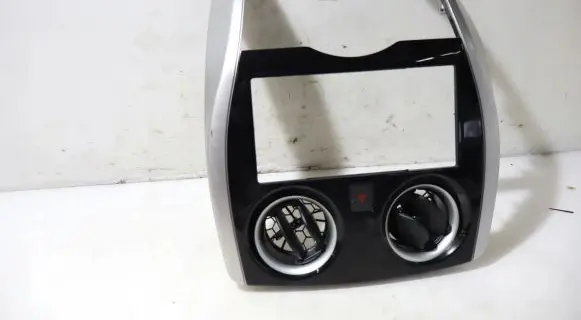 Nissan Note (E12) Dashboard air vent grill cover trim 