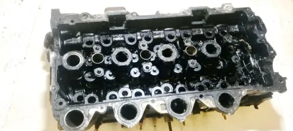 Peugeot 307 Engine head 9655911480