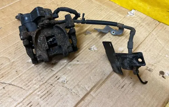 Ford Fusion II Rear brake caliper DG9C2D250A DG9T2B254AH