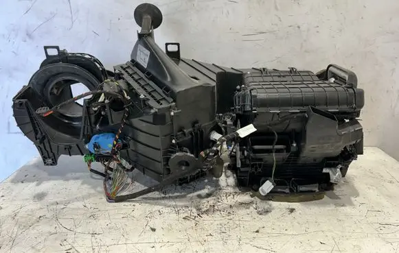 Volkswagen Touareg I Interior heater climate box assembly 7L0820005BS