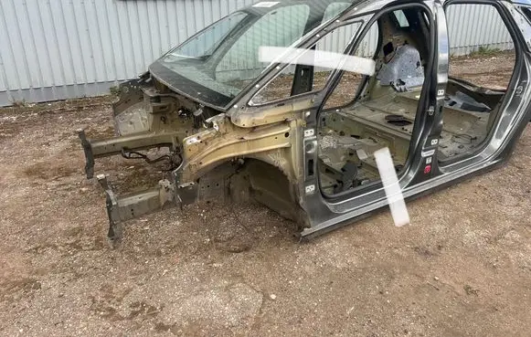 Citroen C4 II Picasso Front quarter panel 