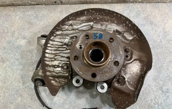 BMW i3 Rear wheel hub spindle/knuckle 6852161