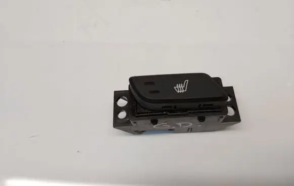 Hyundai i40 Seat heating switch 39R2011200