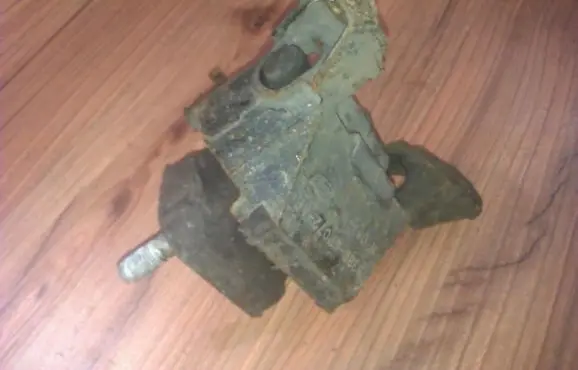 Ford Mondeo MK I Engine mount bracket 93bb6p072ae