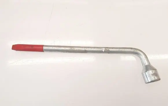 Volvo XC90 Wheel nut wrench 9133668