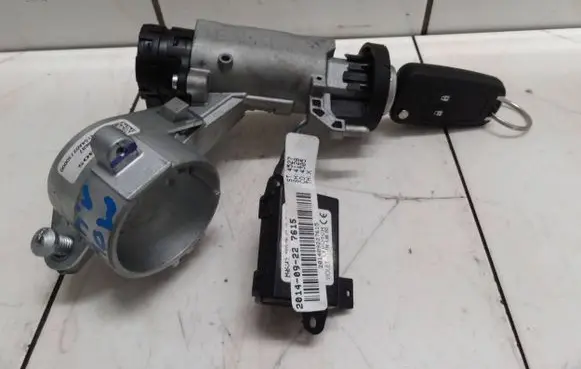 Opel Mokka Ignition lock 95384305