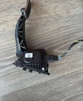Ford Mondeo MK V Accelerator throttle pedal K19220