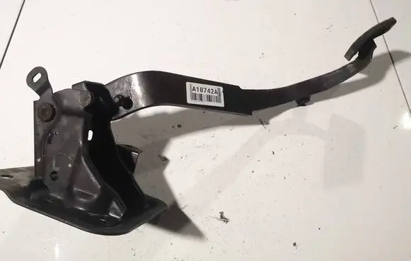 Mitsubishi Lancer X Clutch pedal 