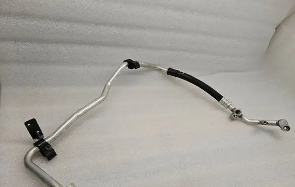 Volkswagen Multivan T5 Air conditioning (A/C) pipe/hose 7H1820743C 041102
