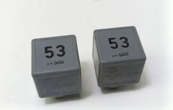 Volkswagen PASSAT B6 Other relay 141951253B