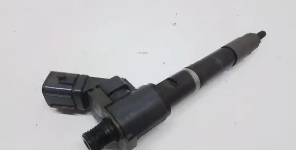 Volvo S60 Fuel injector 31405404