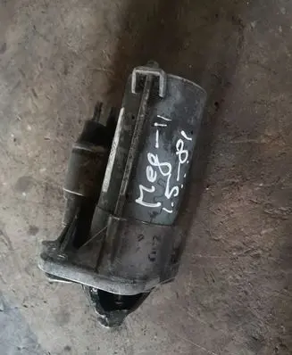 Renault Megane III Starter motor 233003329R