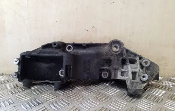 Opel Vivaro Generator/alternator bracket 8200881264