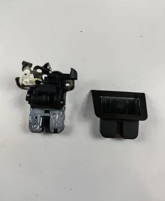 Audi A3 S3 8V Tailgate/trunk/boot lock/catch/latch 8K9827505A 133612