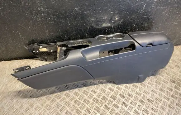 Ford Mustang VI Armrest FR3B63045A36