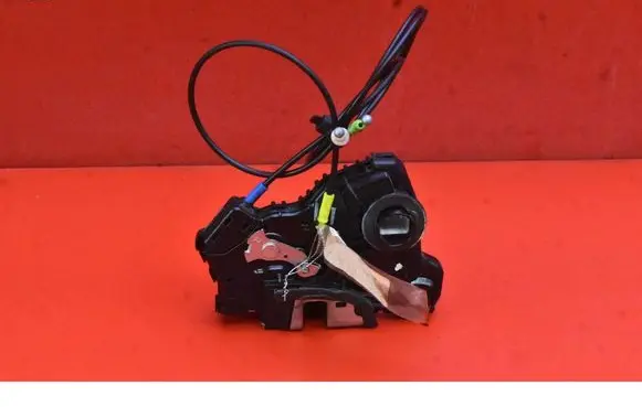 Toyota Auris 150 Front door lock
