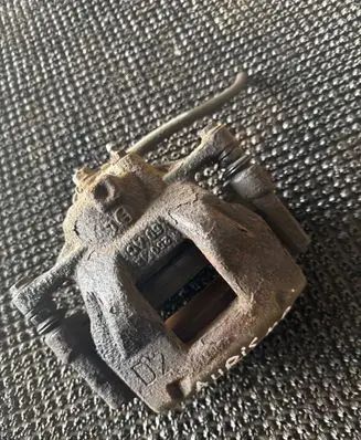 Toyota Auris E180 Front brake caliper