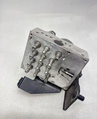 BMW 5 E39 ABS Pump 6758969 025225005 34516758969