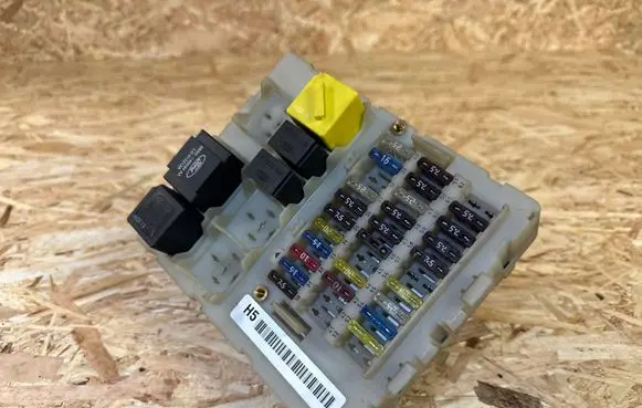 Ford Focus Fuse module 98AB14K150A