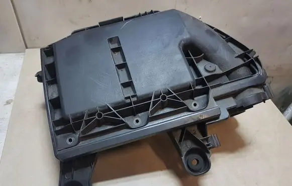 Peugeot 5008 Air filter box