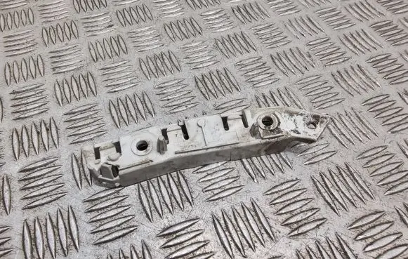Ford Focus Fender mounting bracket