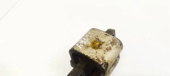 Engine mount bracket